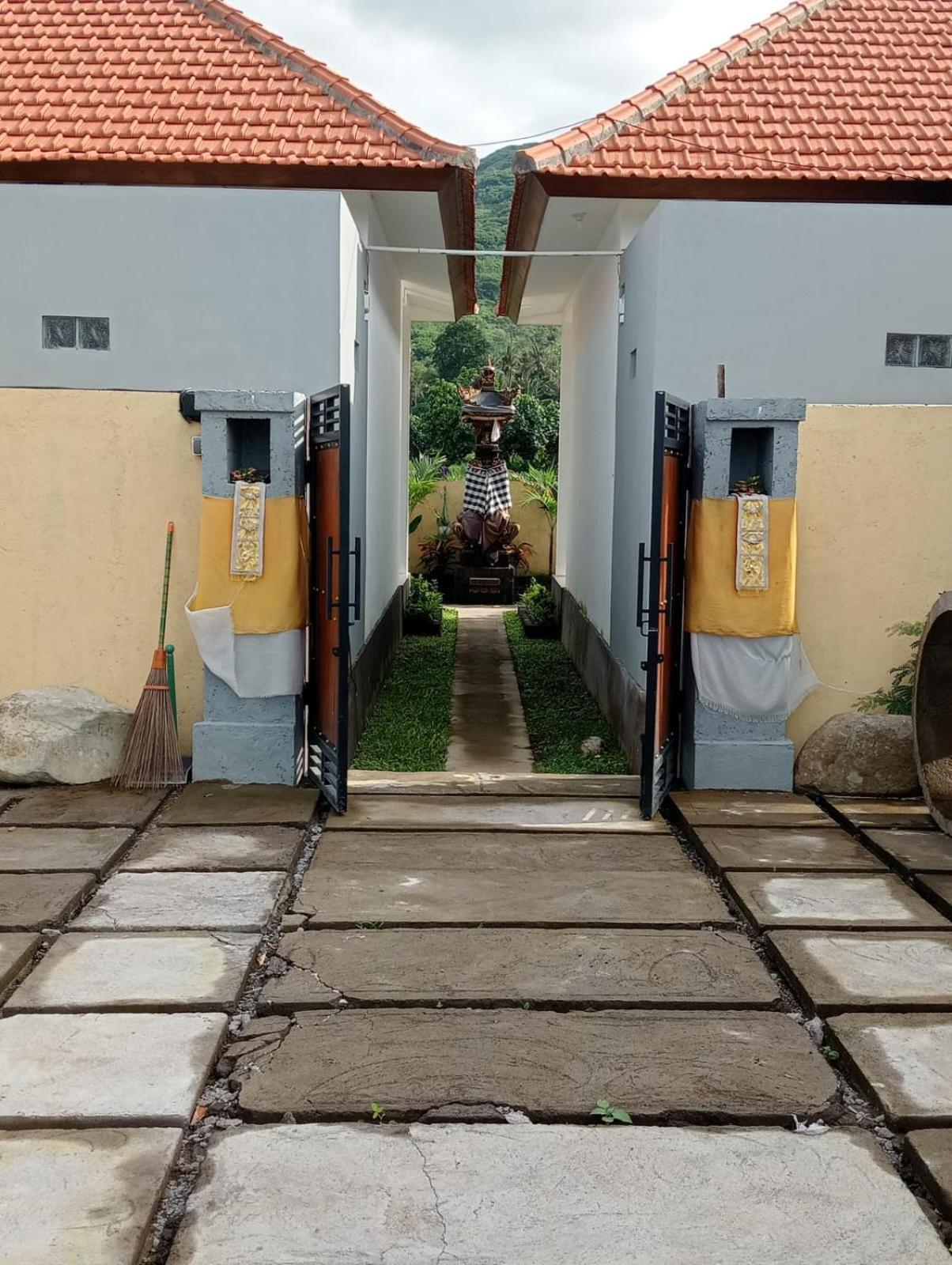 Amed Yudhadewata Hotel Exterior foto